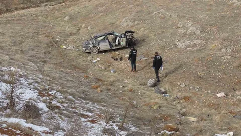 Malatya'da Lastik Patladı, Araç Şarampole Uçtu