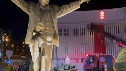 Tavas'ta Bayraklarla Destek Gösterisi