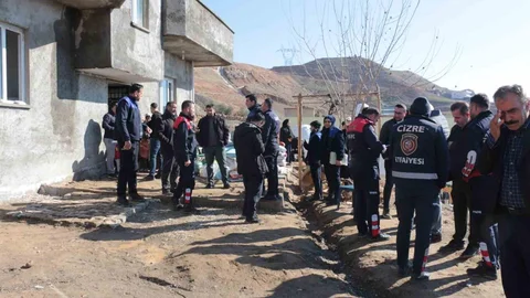 Cizre'de Dev Kayalar Evi Yıktı