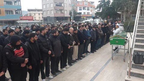 Genç Bıçaklanarak Hayatını Kaybetti