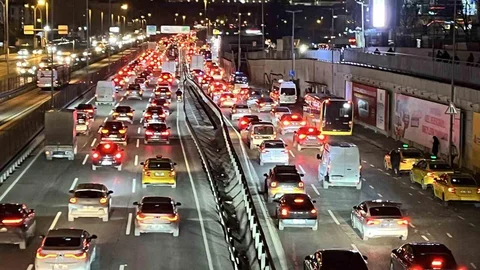 İstanbul'da Trafik Yoğunluğu Artıyor