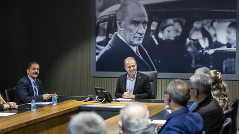 Vahap Seçer Tarsus Muhtarlarını Ağırladı: Seçer’den Muhtarlara Tramvay, Spor Parkları ve Çocuk Kampüsleri Müjdesi Geldi