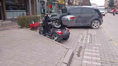 Tavşanlı'da Elektrikli Motosiklet Kazası