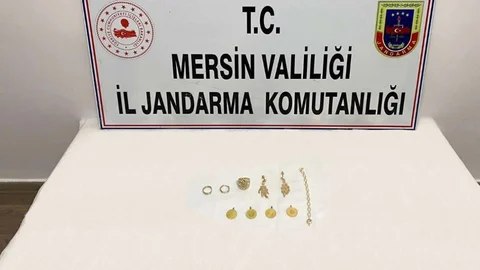 Mezitli'de Evden Hırsızlık Aydınlatıldı: JASAT 32 Saatte Şüphelileri Yakaladı, 2 Kişi Tutuklandı!