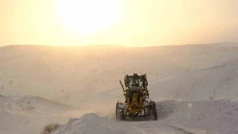 Ağrı'da Kapalı Köy Yolları Açılıyor