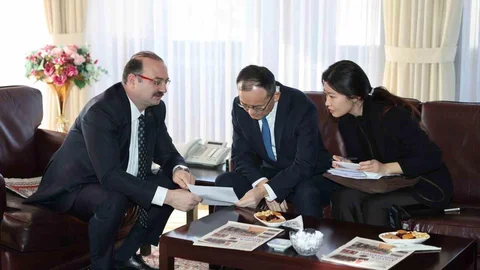 Çin Büyükelçisi Erzurum'da Atatürk Üniversitesi'ni Ziyaret Etti