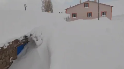 Sivas'ta Bina Boyu Kar Yağışı