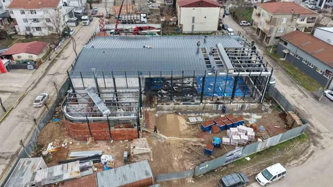 Başiskele'de Kapalı Spor Salonu İnşaatı Devam Ediyor
