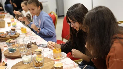 Kartepe'de Çocuklar İçin Mum Yapım Atölyesi