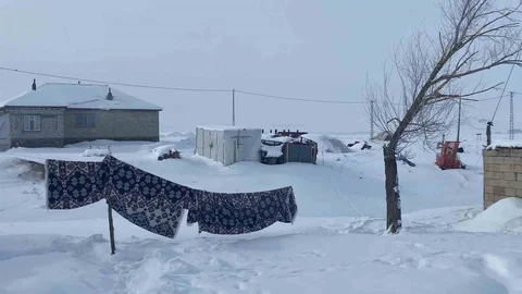 Ağrı'da Köyler Kar Altında Kaldı
