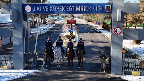 Kapadokya'da Atlı Jandarma Güvenliği Sağlıyor