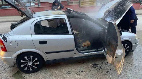 Merzifon'da Yanan Otomobil Kullanılamaz Hale Geldi