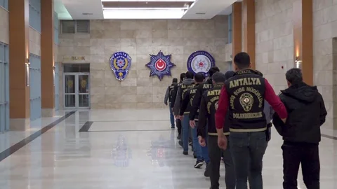 Kendilerini Polis Olarak Tanıtıp Vurgun Yaptılar