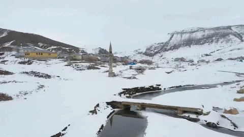 Ağrı'da Tarihi Minare Kış Manzarasında Görücüye Çıkıyor