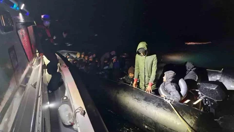 Balıkesir Açıklarında 29 Göçmen Yakalandı