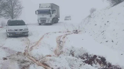 Çorum'da Mahsur Kalan Araçlar Kurtarıldı