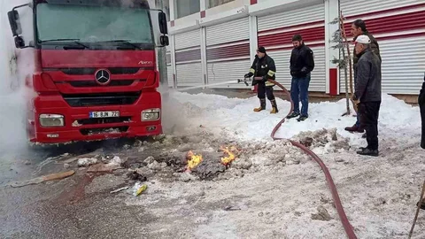 Muş'ta Tır Yangını Kontrol Altına Alındı