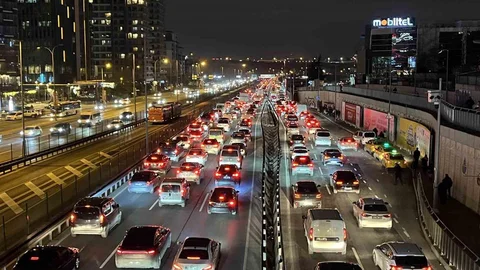 İstanbul'da Akşam Trafik Yoğunluğu Yükseldi