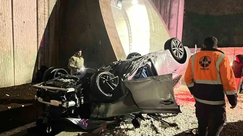 Kontrolden Çıkan Araç Tünelde Takla Attı