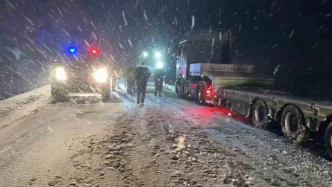 Yolda Kalanlara Yardım Eli Uzandı