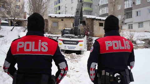 Erzurum'da Metruk Binalar Yıkılıyor