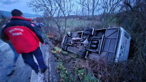 Balıkesir'de Servis Aracı Kazası