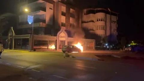Antalya'da Arızalanan Araç Yangın Çıkardı