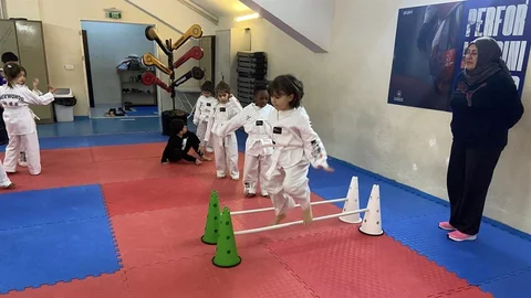 Eskişehir'de Taekwondo Eğitimleri Devam Ediyor