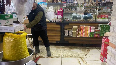 Antalya'da Sağanak Suları Bastı