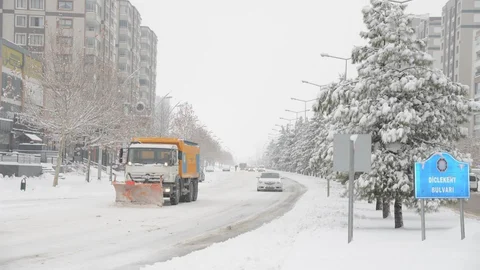 Diyarbakır'da Karla Mücadele Devam Ediyor