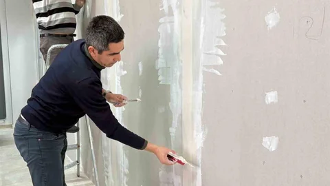 Kırklareli'nde MYO Müdürü Tadilat Yapıyor