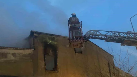 Manisa'da Mobilya Atölyesinde Yangın Çıktı