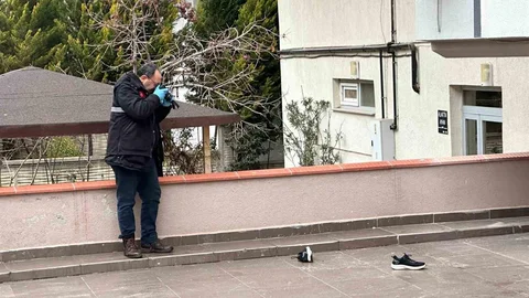 Uşak’ta Çatıdan Düşme Olayı