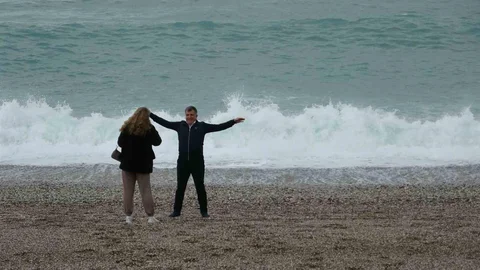 Antalya'da Dalgalar Beyaza Büründü