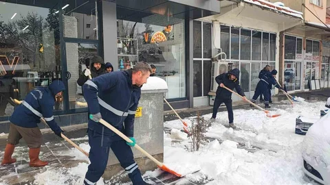 Çermik'te Kar Temizleme Çalışmaları Başladı