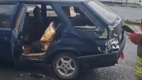 Manisa'da Otomobil ve Otobüs Çarpıştı