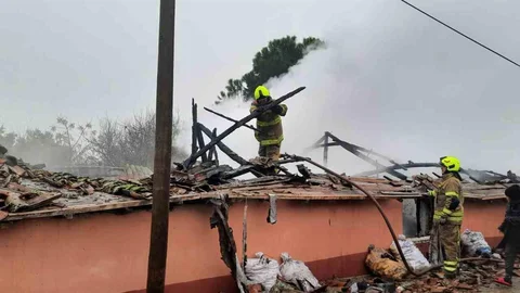 Gönen'de Müstakil Ev Yangında Zarar Gördü