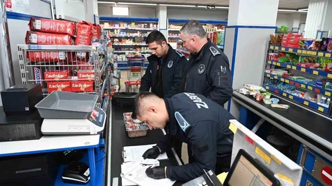 İnönü'de Zincir Marketlere Mühürleme Uygulaması