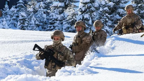 Ordu'da Kar Altında Tatbikat Gerçekleştirildi