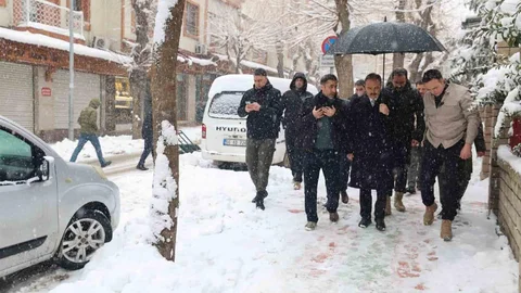 Siirt'te Karla Mücadele Çalışmaları Devam Ediyor