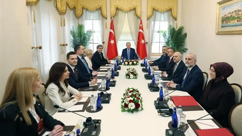 Cumhurbaşkanı Erdoğan Balkan Barış Platformunu Kabul Etti