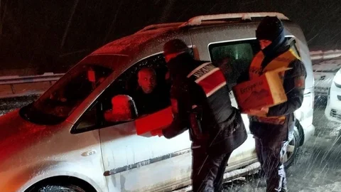 Kahramanmaraş'ta Yolda Mahsur Kalanlara Yardım