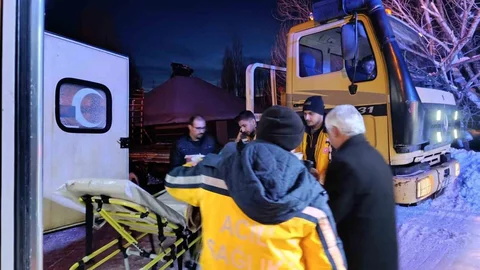 Ağrı'da Hasta Paletli Ambulansla Taşındı