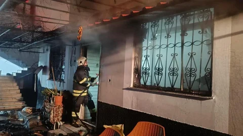 Kumlu'da Müstakil Evde Yangın Çıktı