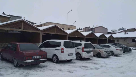 Tercan'da Pazar Yeri Soğuklar Nedeniyle Boş Kaldı