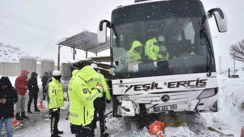 Bitlis'te Otobüs Kazası Görüntüleri Yayınlandı