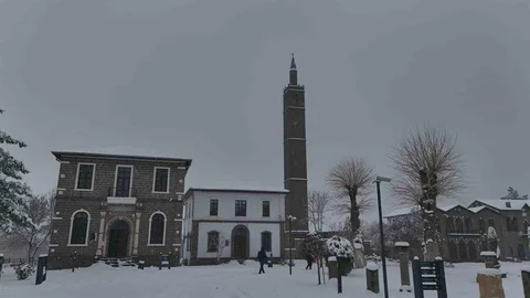 Diyarbakır Beyaz Kapağa Büründü