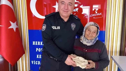 Tomarzalı Kadın, Polislere Çorap Örüyor