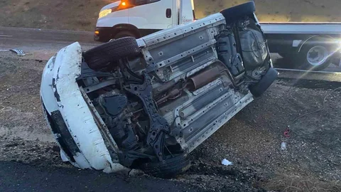 Konya'da Otomobil Refüje Devrildi