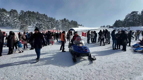 Murat Dağı Kayak Merkezi Tatilcilerin Gözdesi Oldu